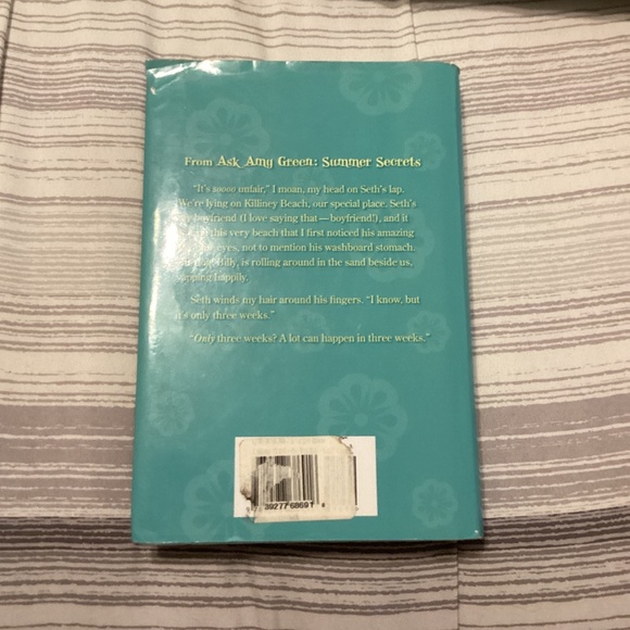 Ask Amy green: summer secrets by Sarah webb - Picture 2 of 2